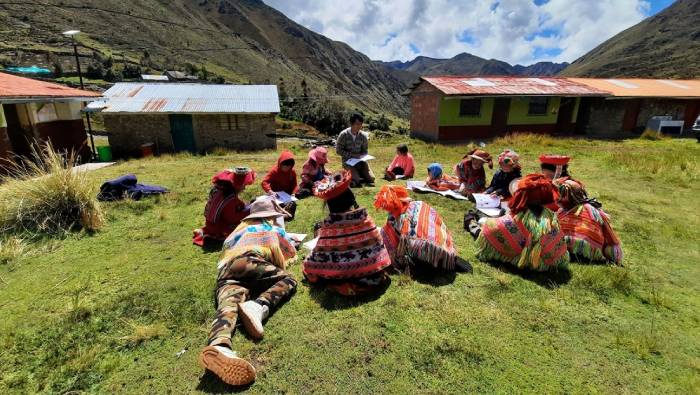 180 niños quechuahablantes del Cusco presentan libro que reúne sus cuentos, poemas, canciones y leyendas