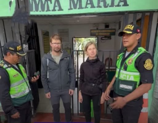 Policía Nacional recupera y devuelve moderno iPhone a turista extranjera en La Convención