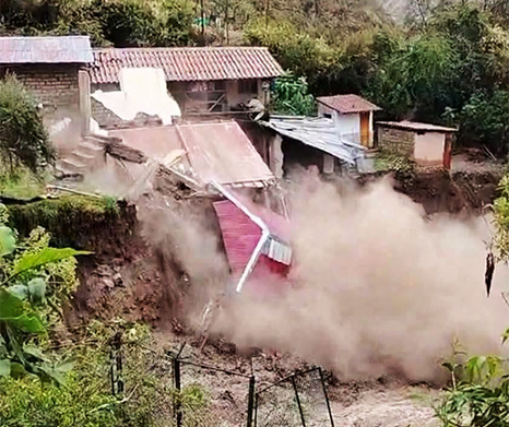 Emergencia en Machupicchu: desborde de riachuelos arrastra viviendas y deja en riesgo de colapso a puente principal en Huayllabamba